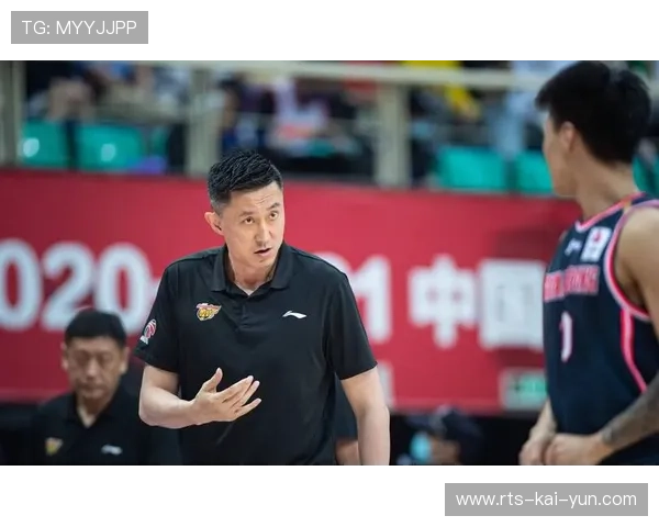 杜锋指导训练严格要求:广东宏远体测成绩印证休赛季训练质量 杜锋指导训练严格要求:广东宏远体测成绩印证休赛季训练质量